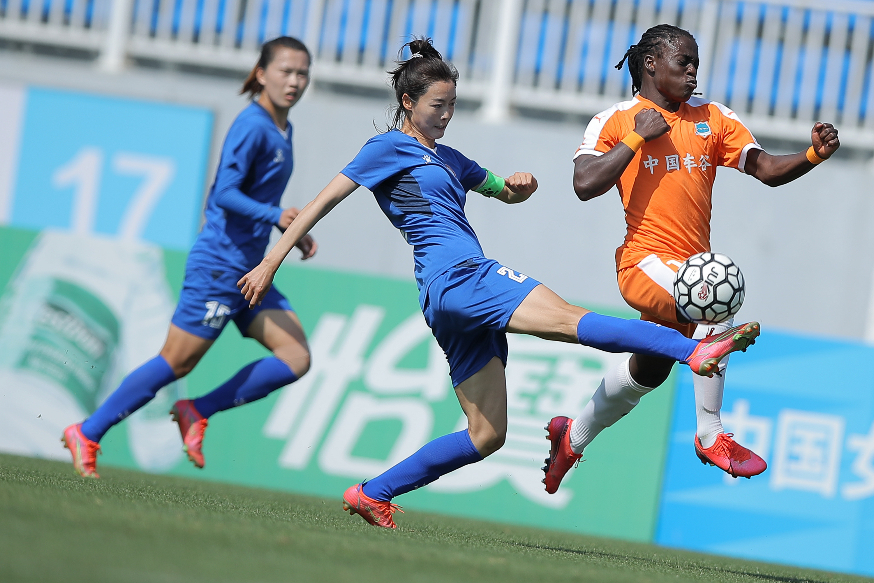 关于共赴疯狂竞技，球队全力拼搏冲刺胜利的信息