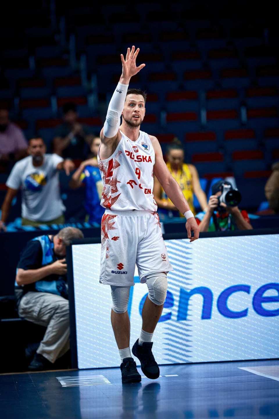 波兰队大胜对手，锁定欧洲杯晋级名额