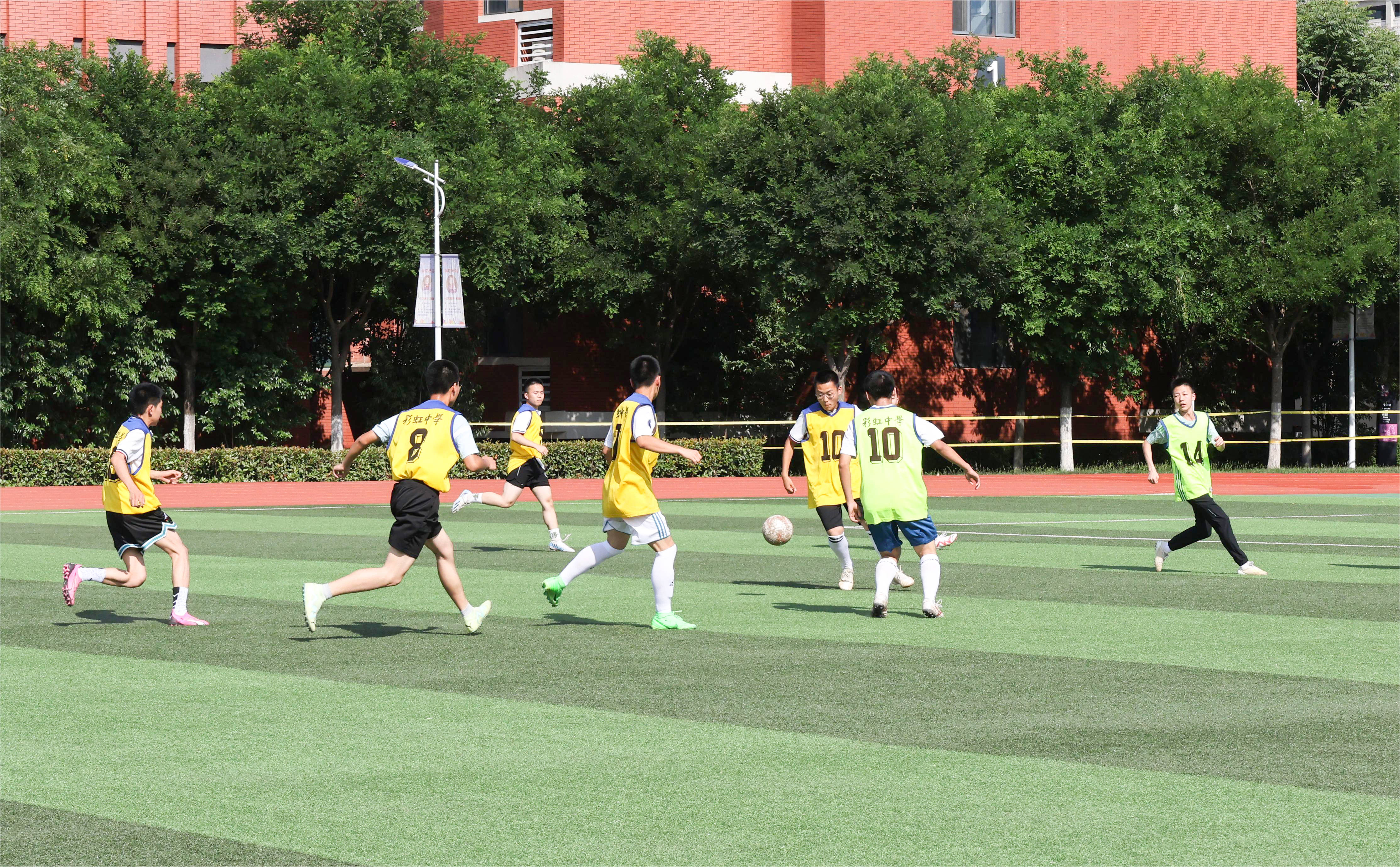 精彩纷呈的比赛，球员们拚尽全力