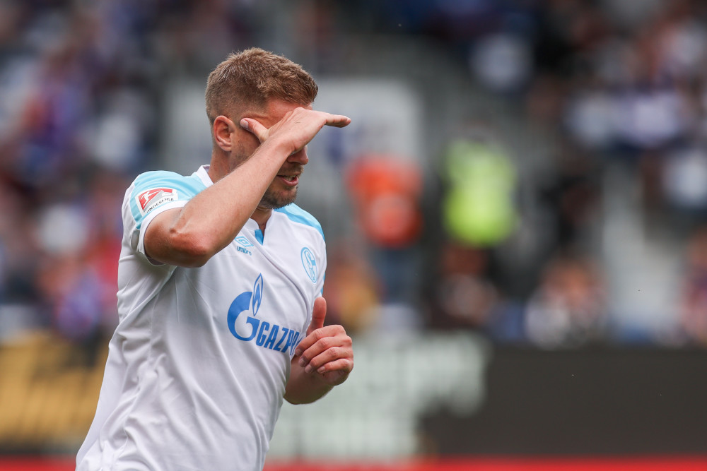 沙尔克队逆转比赛，连胜记录延续