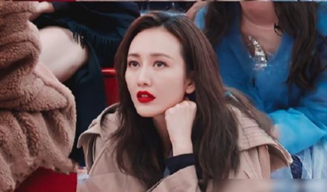 观众欢呼雀跃，选手破纪录刷新的简单介绍