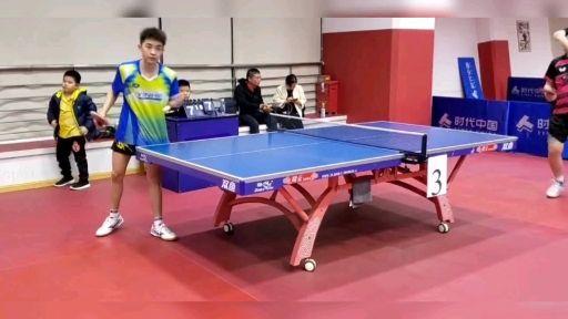 观众欢呼雀跃，选手破纪录刷新的简单介绍