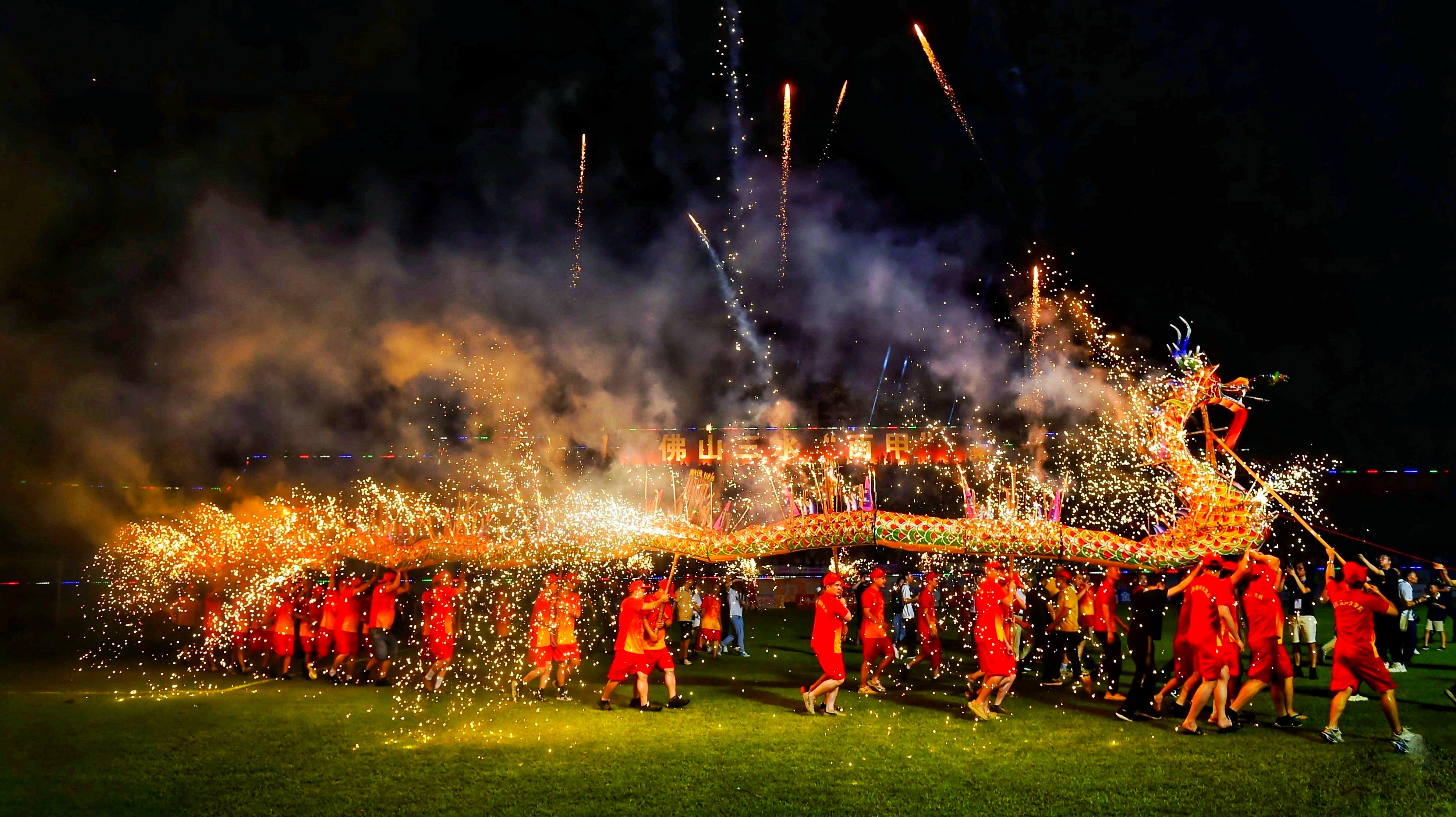 两支劲旅将进行较量，激烈角逐备受关注