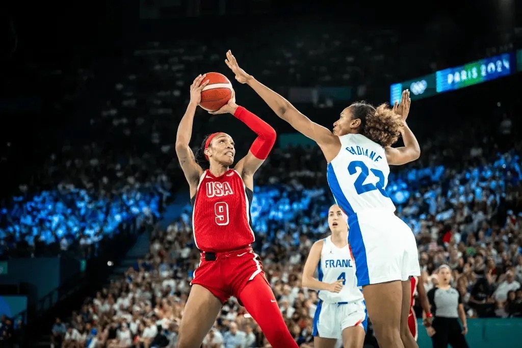 意大利女篮凭借高效进攻逆转美国队