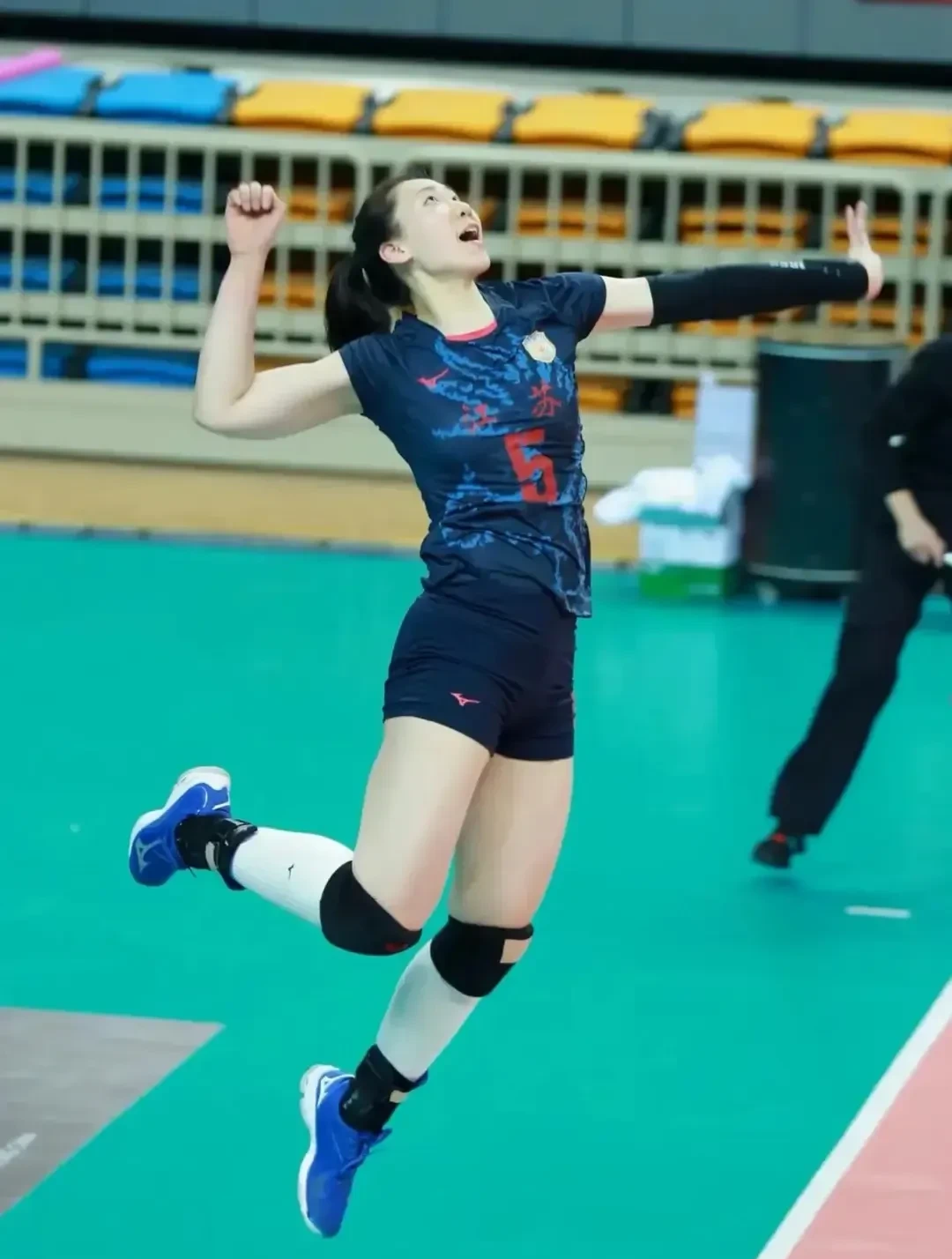 关于排球巅峰对决，势均力敌赛场激动人心的信息