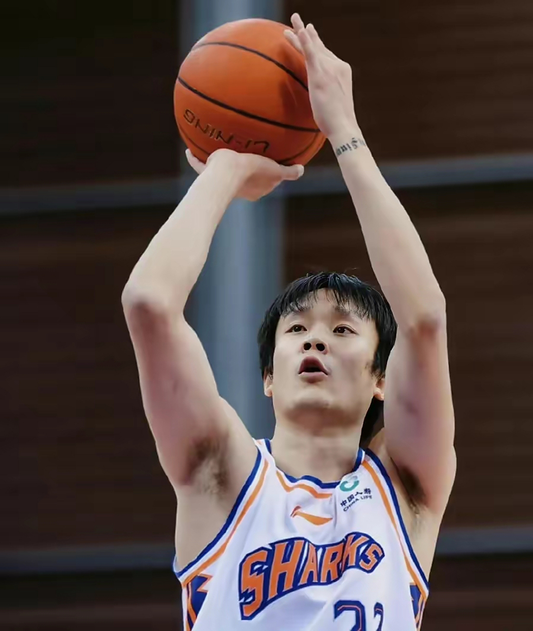 丁彦雨航助攻，辽宁队轻松胜出