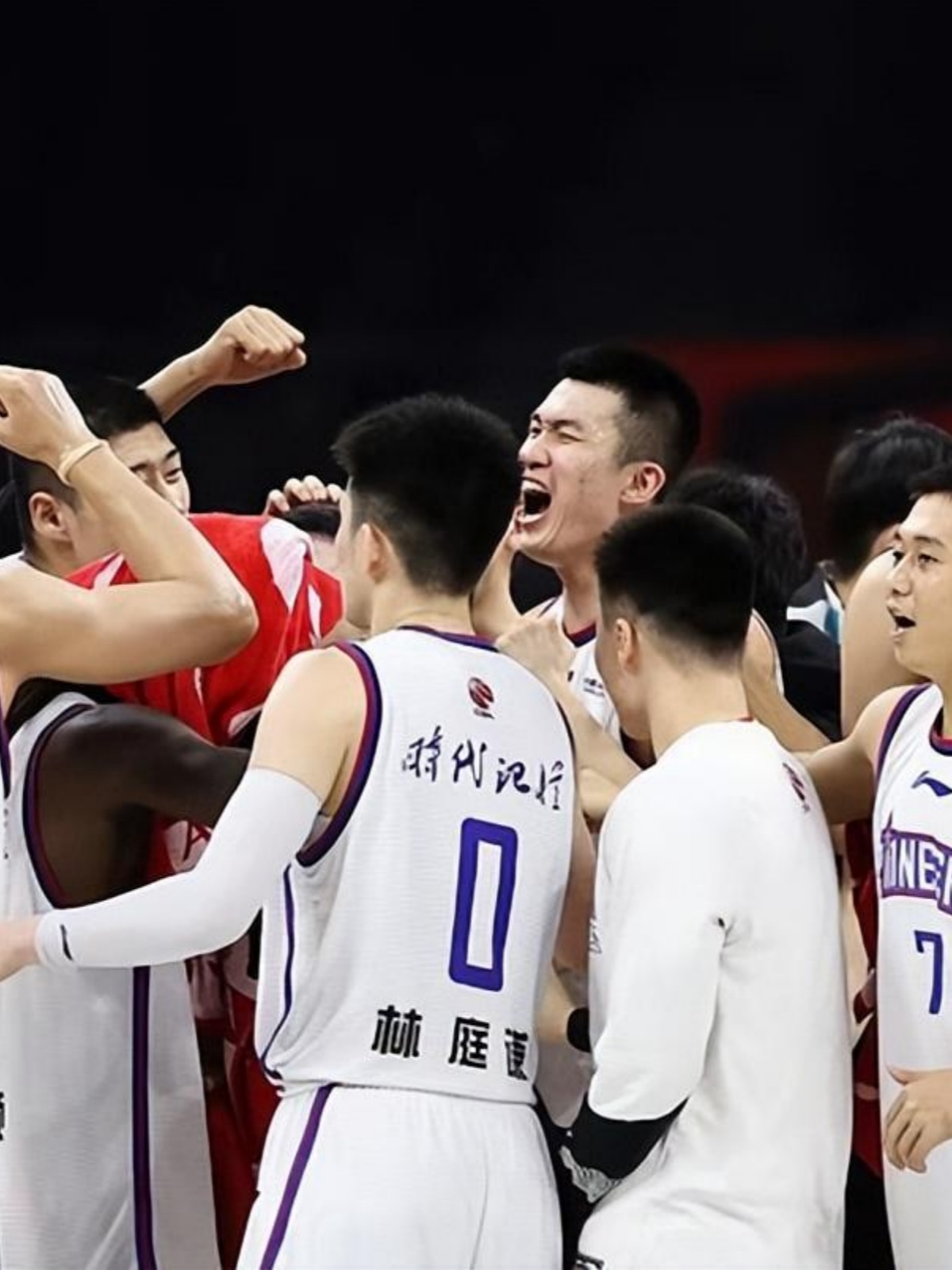 包含广东宏远主场击败江苏队,继续保持领跑的词条 包含广东宏远主场击败江苏队,继续保持领跑的词条