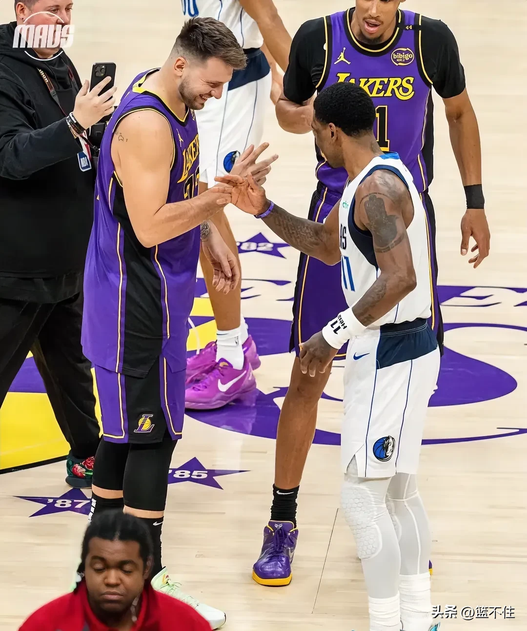 黄蜂血洗湖人,欧文一己之力扛起全队 黄蜂血洗湖人,欧文一己之力扛起全队