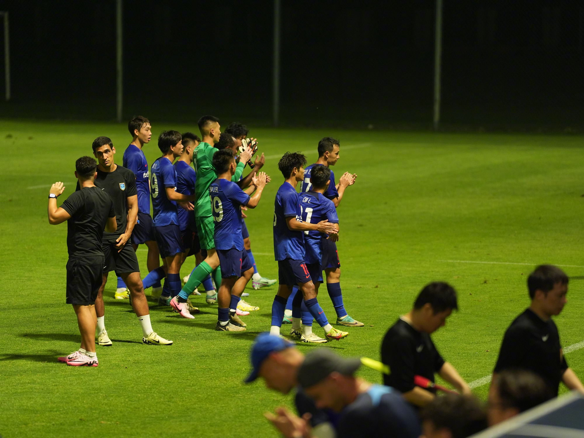 包含南特中场出色发挥，帮助球队客场取胜的词条