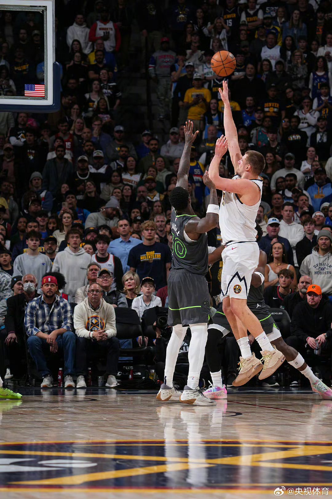 四川队轻取魔术，约基奇关键制胜的简单介绍