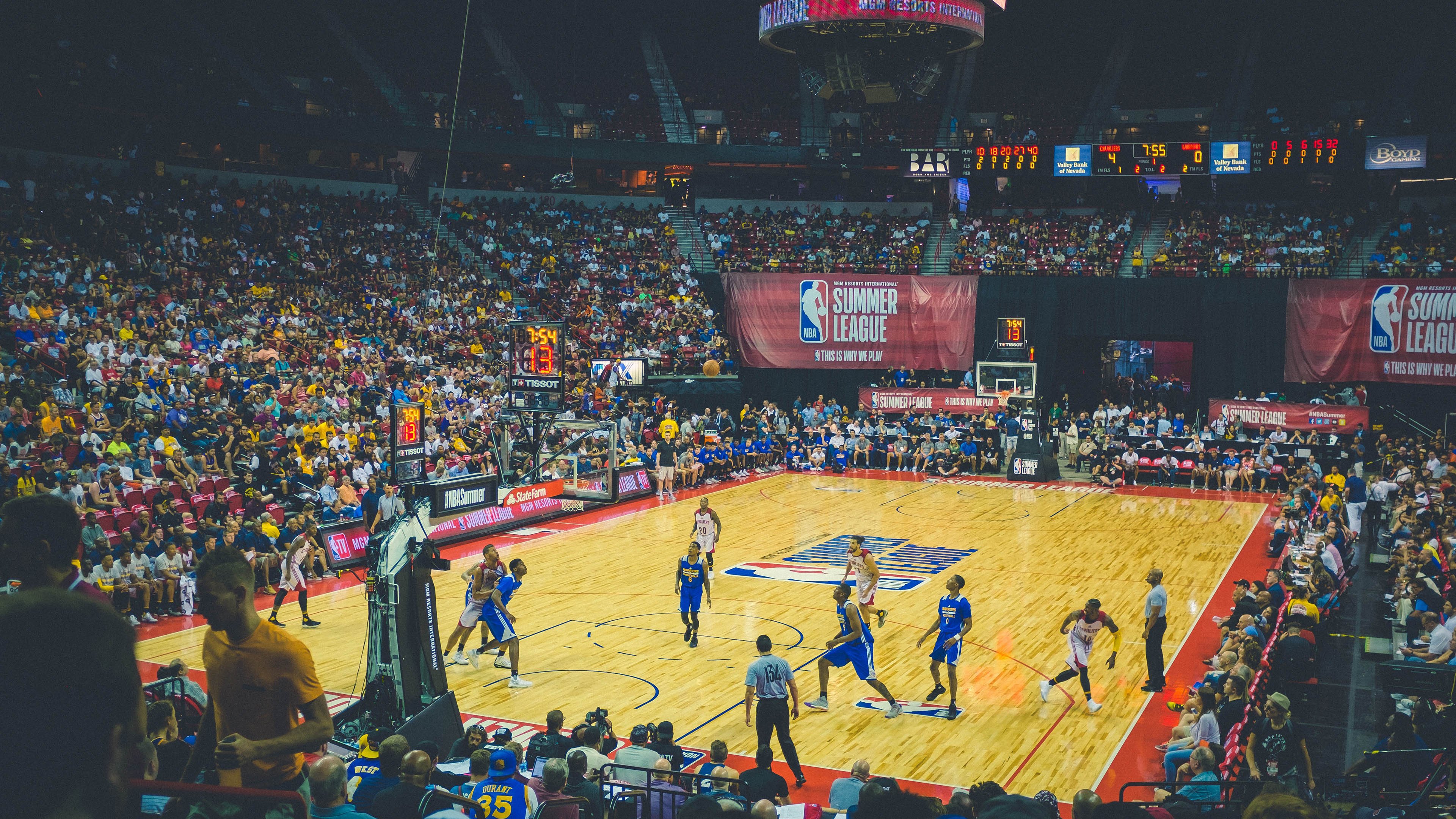 赛道与球场，当F1争冠焦点战遇见76人翻盘公牛