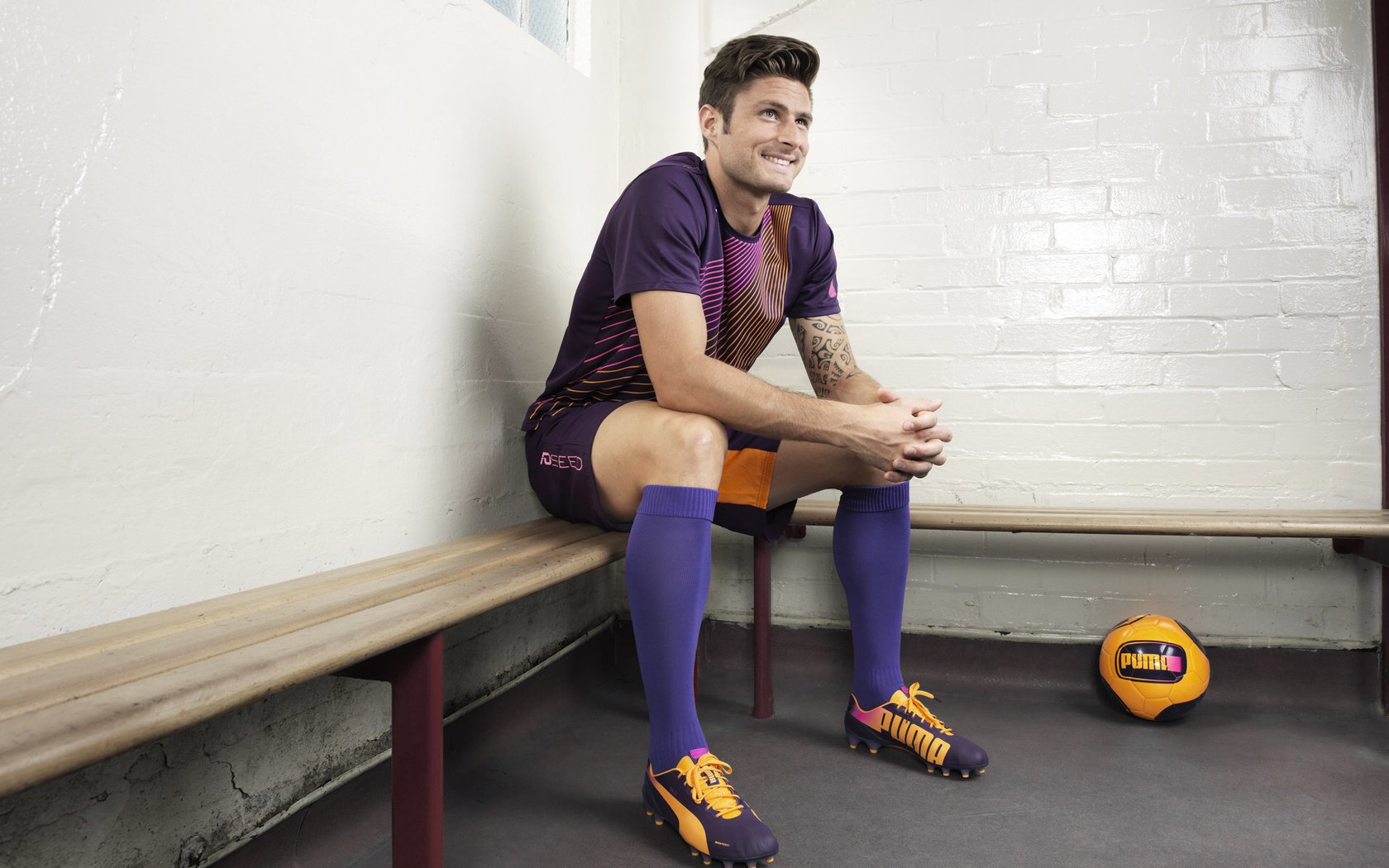 英超争冠焦点战，曼城国王全面压制步行者阿森纳